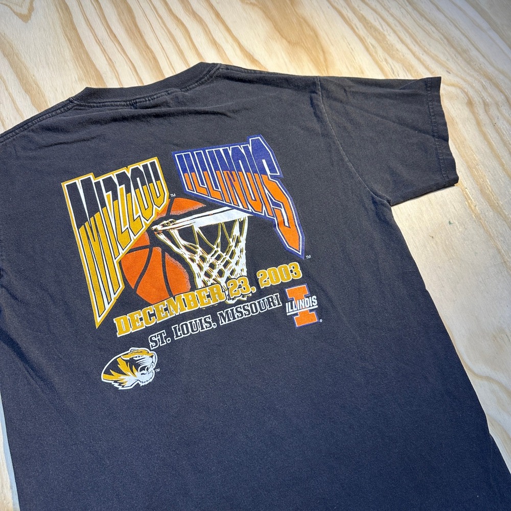 Port and Company Mizzou vs Illinois 2003 Basketball Graphic Tee Black Small